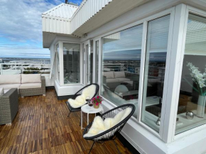 Beautiful penthouse apartment with stunning views, Garðabær
